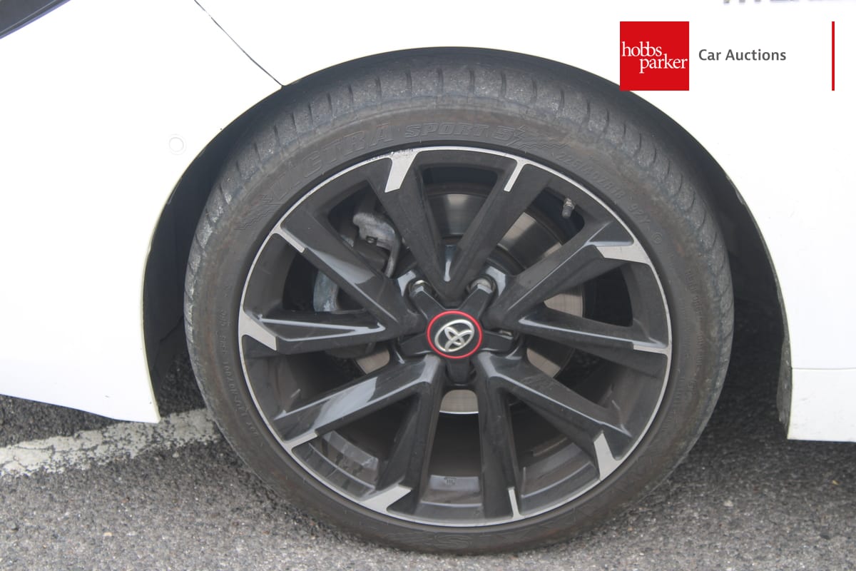TOYOTA COROLLA GR SPORT HEV CVT image 12