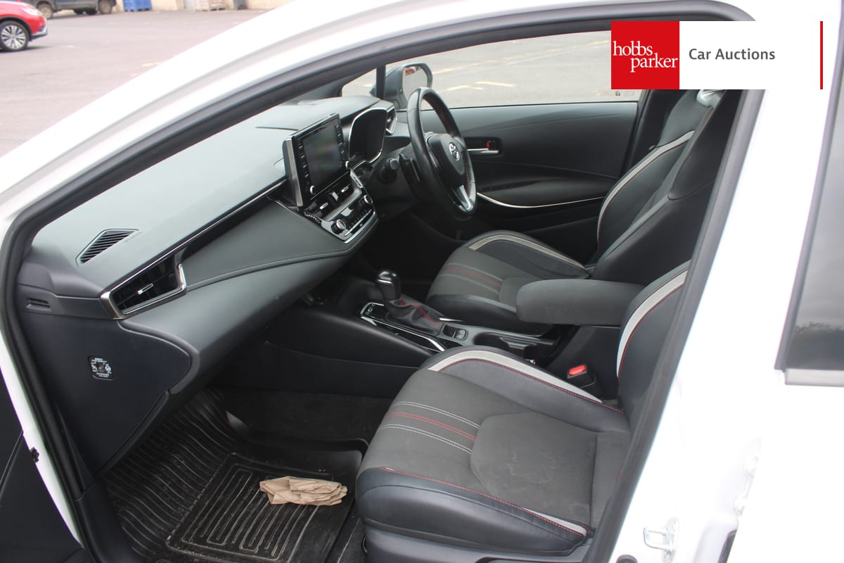 TOYOTA COROLLA GR SPORT HEV CVT image 13