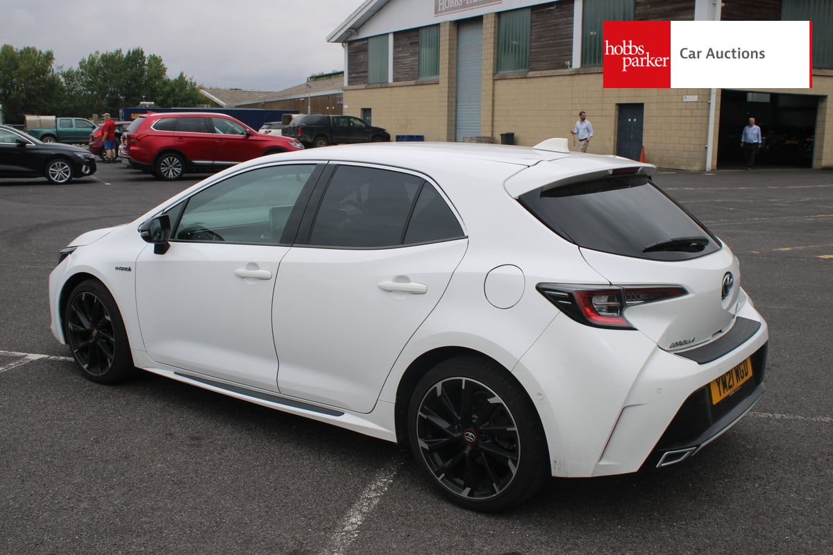 TOYOTA COROLLA GR SPORT HEV CVT image 5