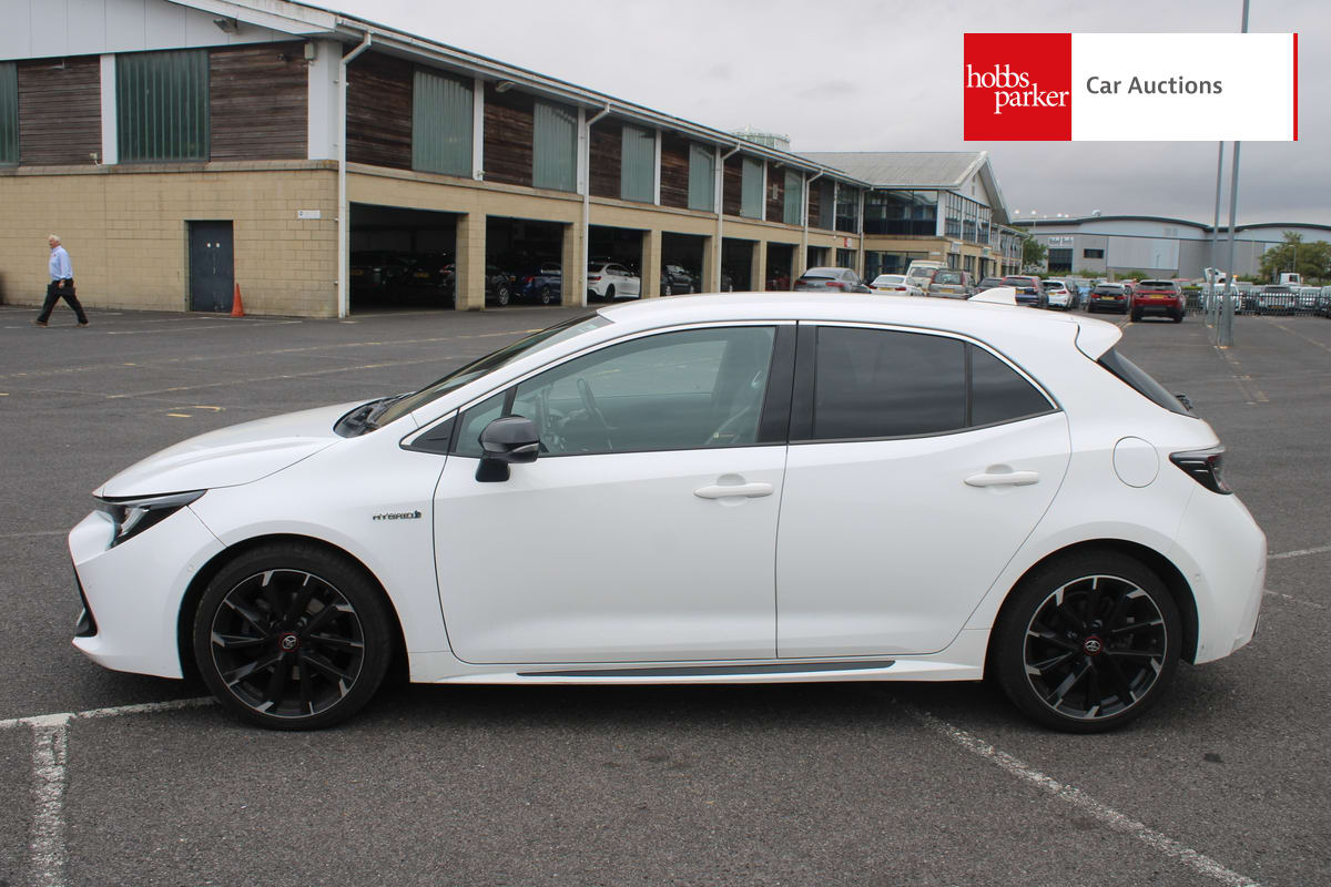 TOYOTA COROLLA GR SPORT HEV CVT image 6