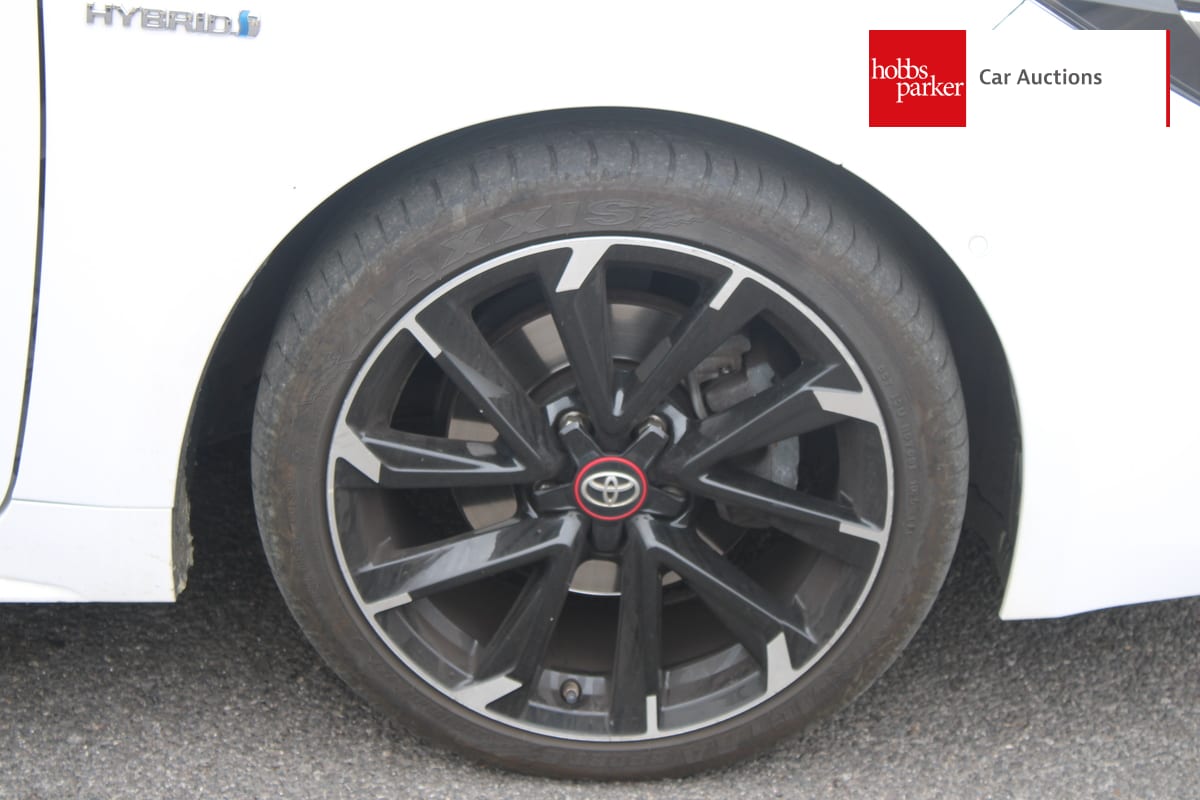 TOYOTA COROLLA GR SPORT HEV CVT image 9