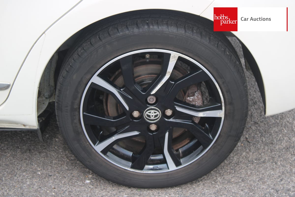 TOYOTA YARIS DESIGN HYBRID VVT-I image 11