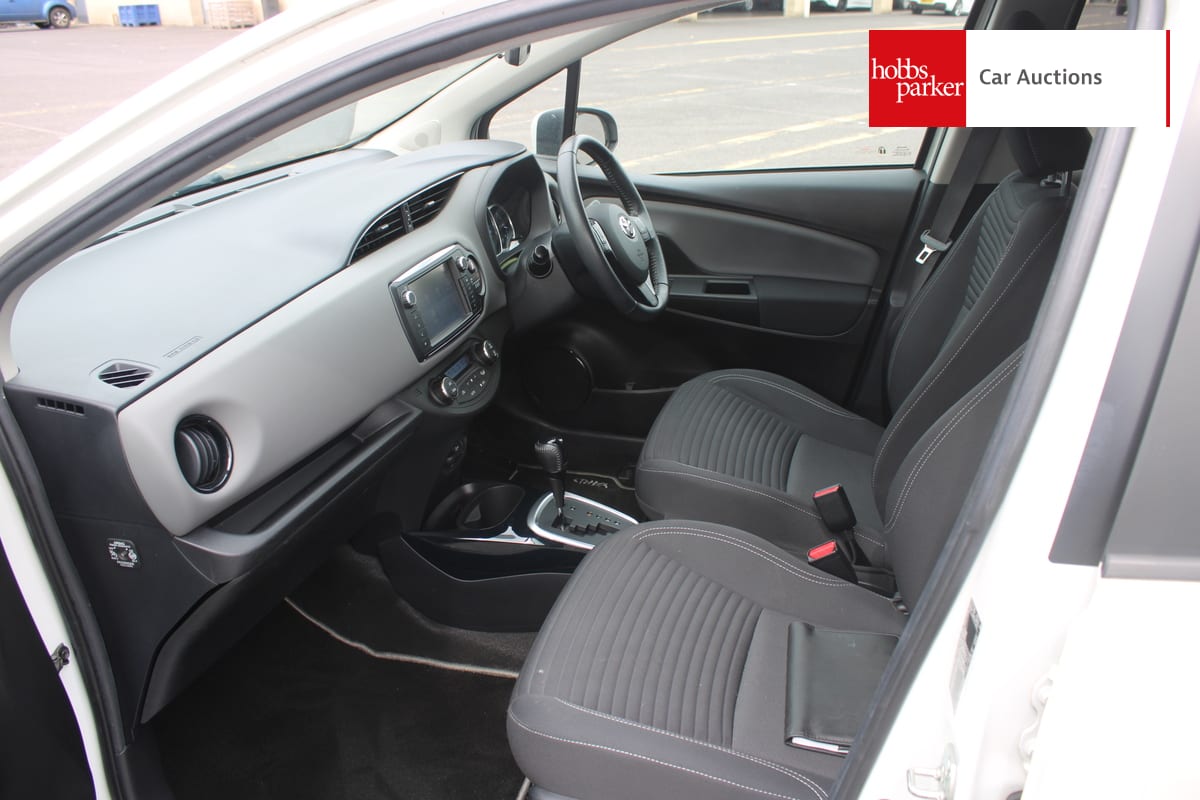 TOYOTA YARIS DESIGN HYBRID VVT-I image 13