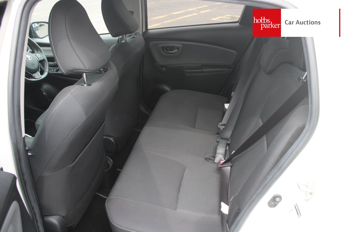 TOYOTA YARIS DESIGN HYBRID VVT-I image 14