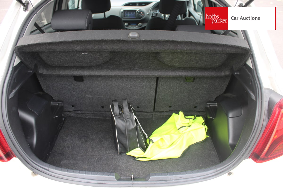 TOYOTA YARIS DESIGN HYBRID VVT-I image 15