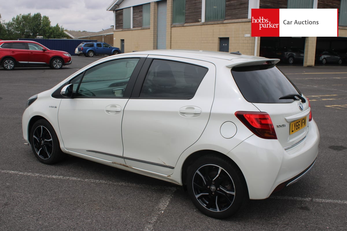 TOYOTA YARIS DESIGN HYBRID VVT-I image 5