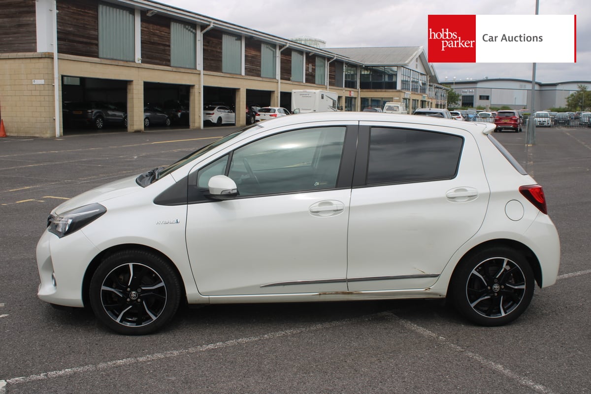 TOYOTA YARIS DESIGN HYBRID VVT-I image 6