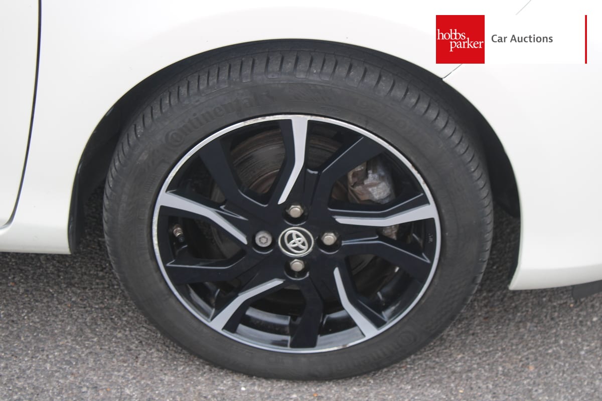 TOYOTA YARIS DESIGN HYBRID VVT-I image 9