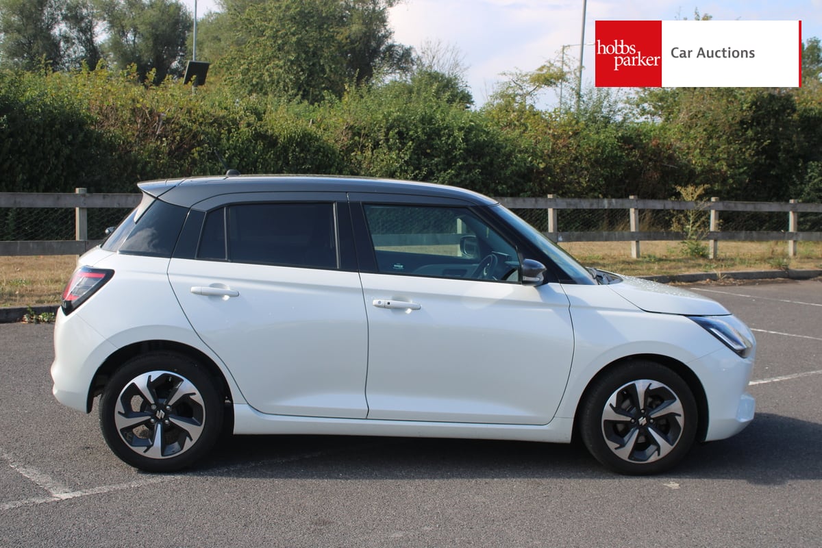SUZUKI SWIFT ULTRA MHEV CVT image 2