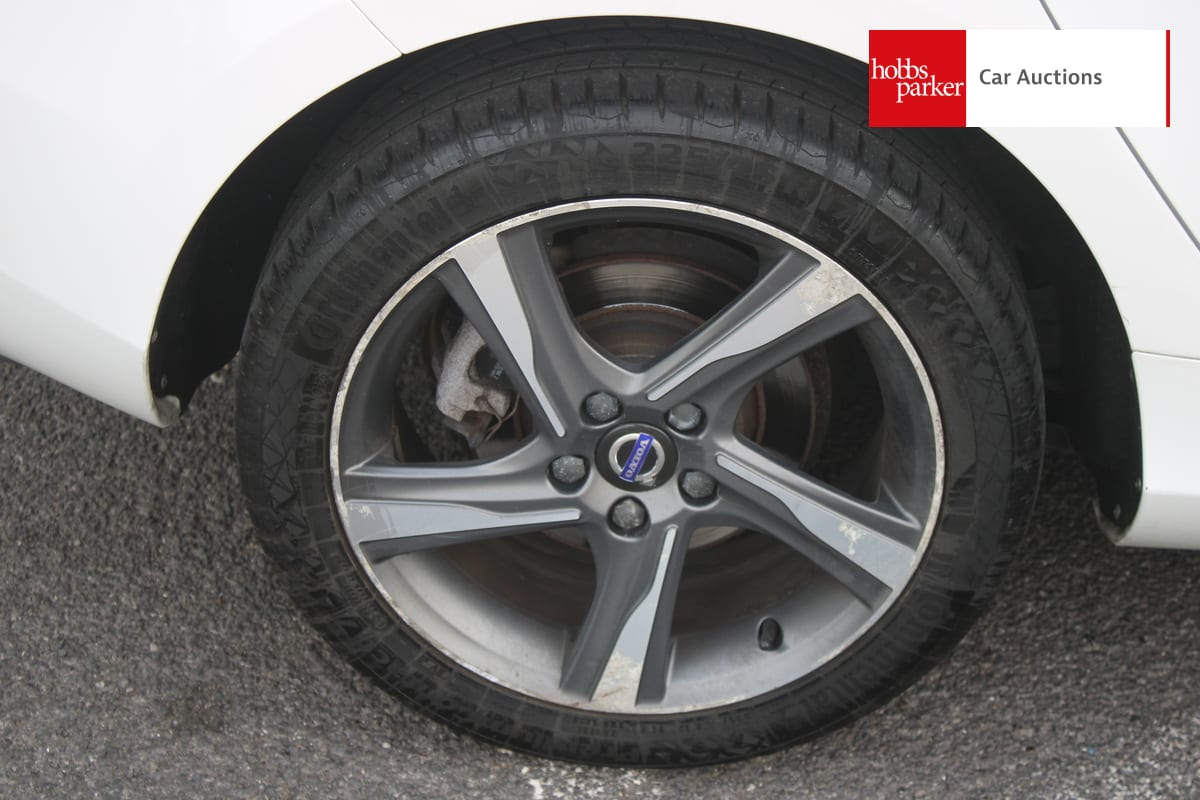 VOLVO V40 R-DESIGN T2 image 10