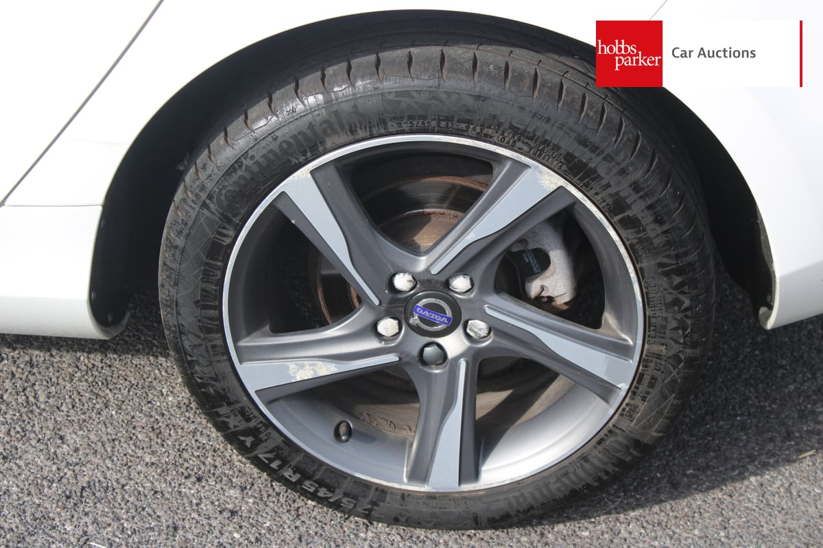 VOLVO V40 R-DESIGN T2 image 11