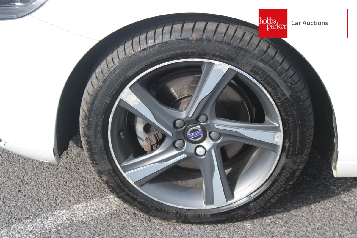 VOLVO V40 R-DESIGN T2 image 12