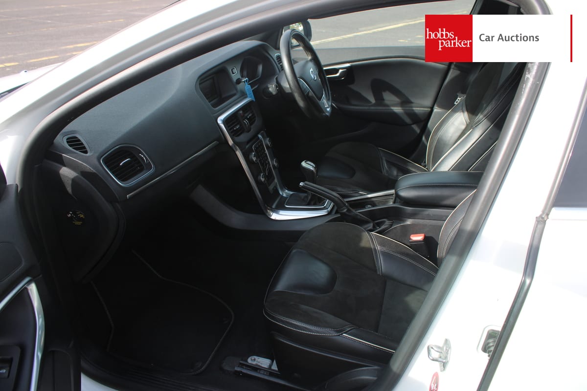 VOLVO V40 R-DESIGN T2 image 13