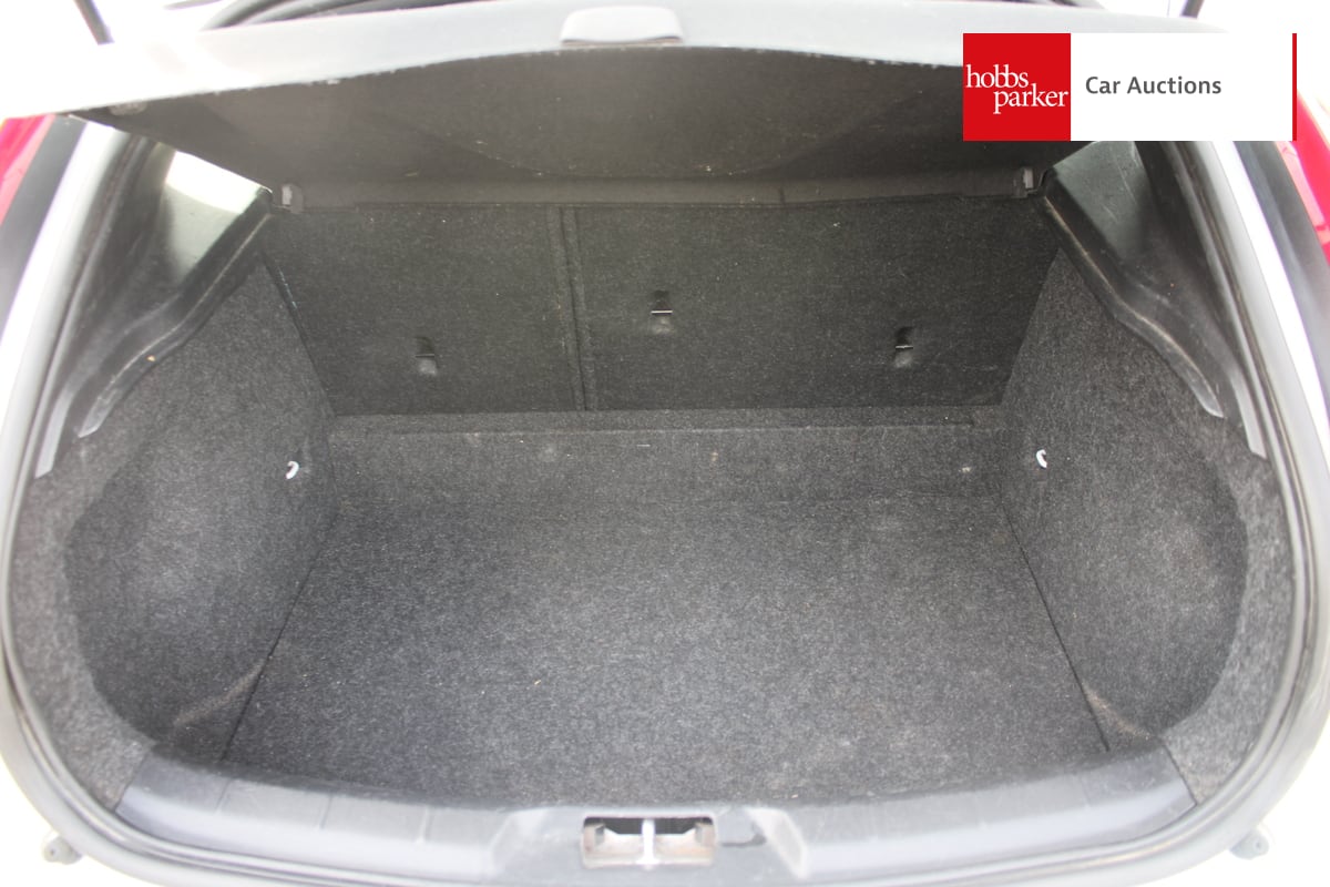 VOLVO V40 R-DESIGN T2 image 15