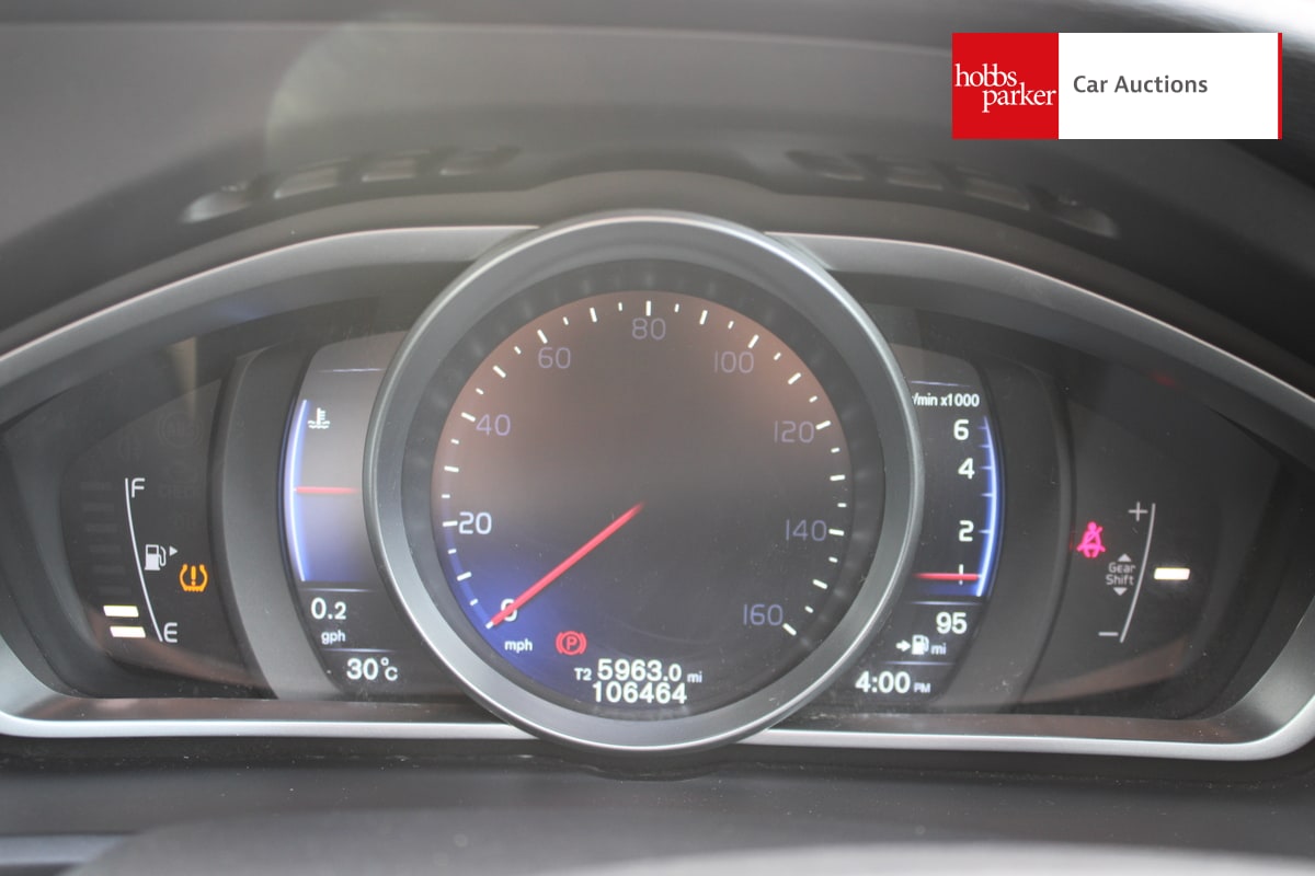 VOLVO V40 R-DESIGN T2 image 16