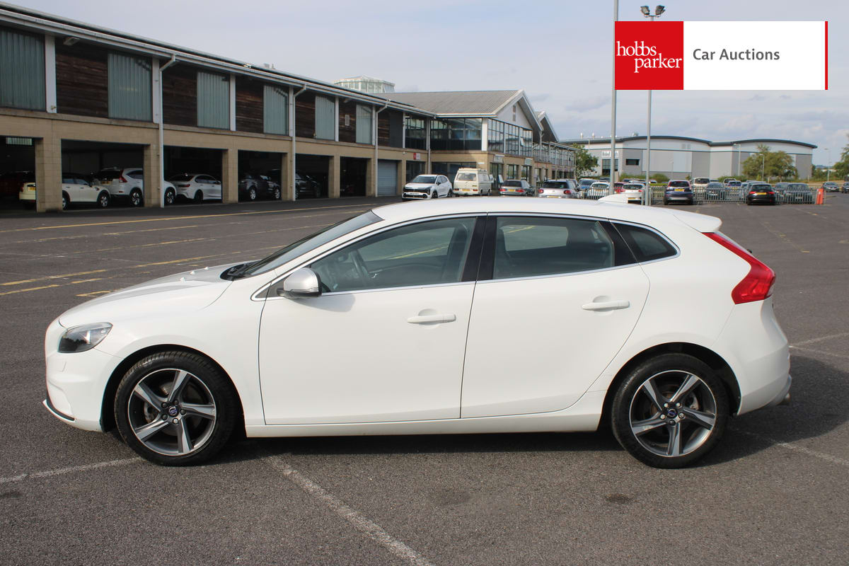 VOLVO V40 R-DESIGN T2 image 6
