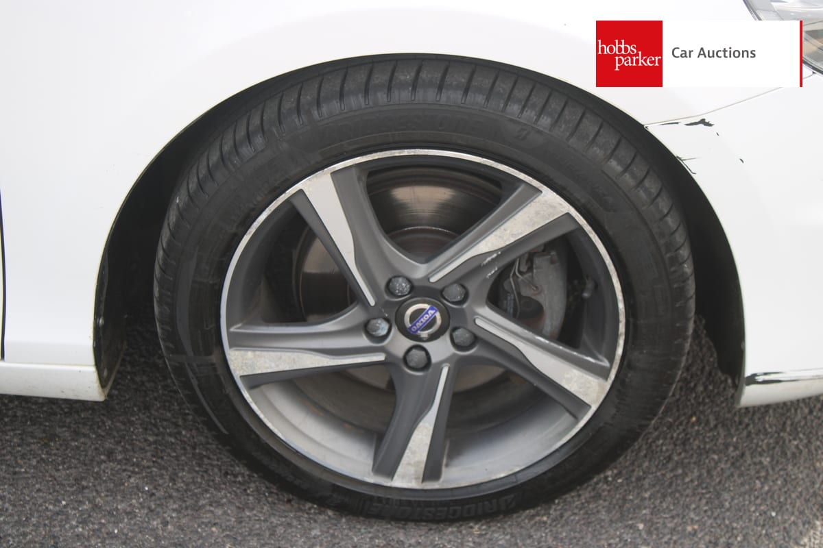 VOLVO V40 R-DESIGN T2 image 9