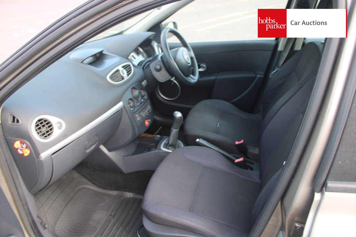 RENAULT CLIO DYNAMIQUE TURBO 100 image 13