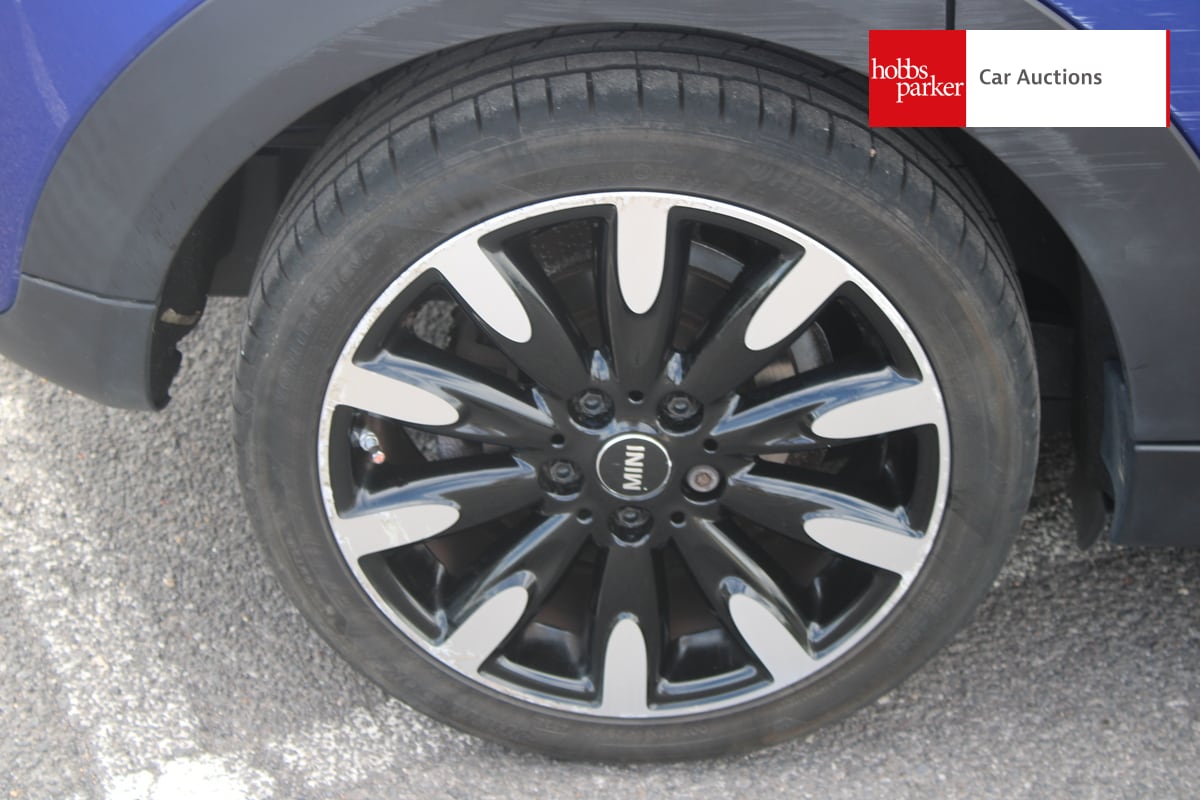 MINI COOPER EXCLUSIVE image 10