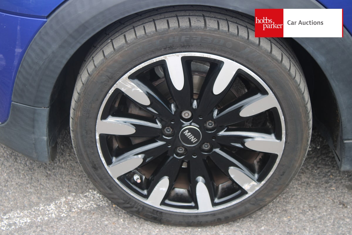 MINI COOPER EXCLUSIVE image 12