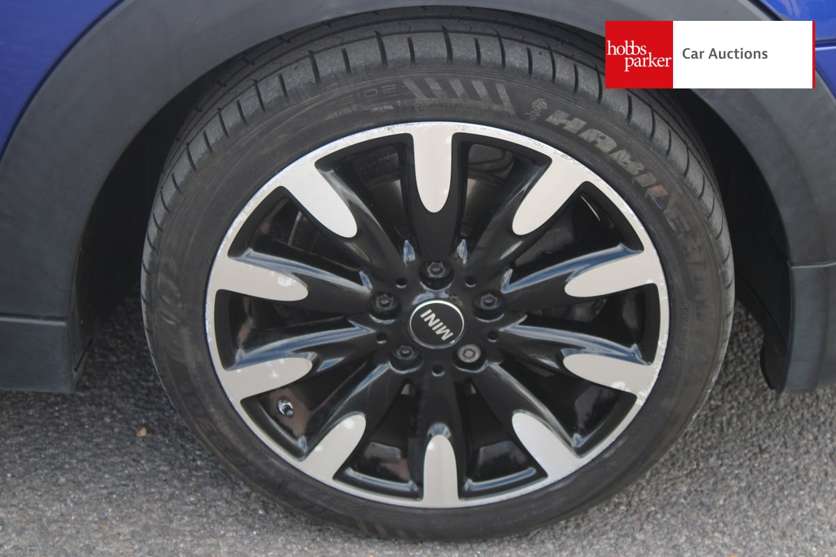 MINI COOPER EXCLUSIVE image 9
