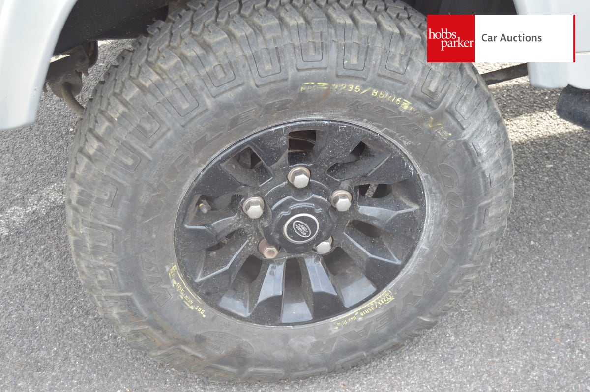 LAND ROVER DEFENDER 110 XS TD D/C image 11