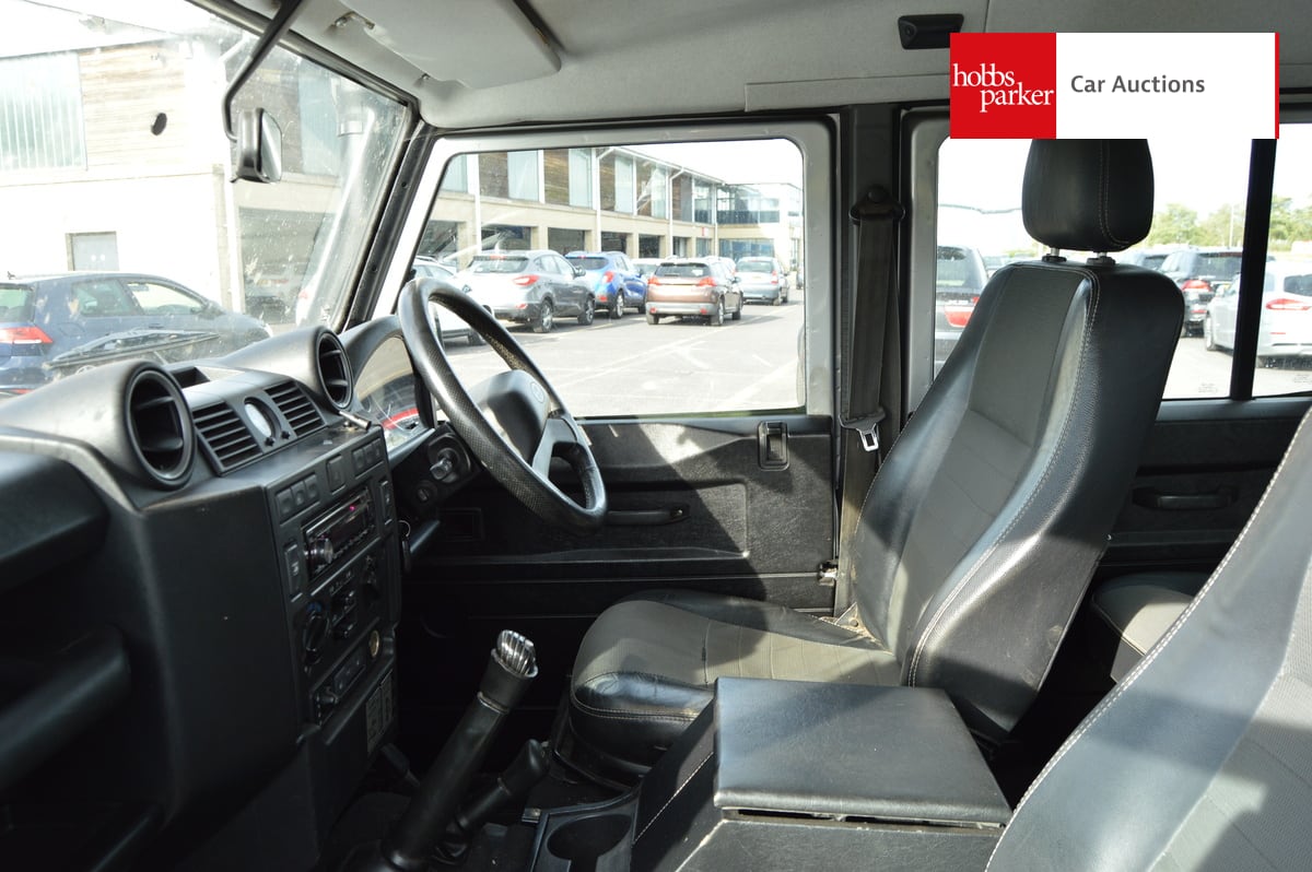 LAND ROVER DEFENDER 110 XS TD D/C image 13