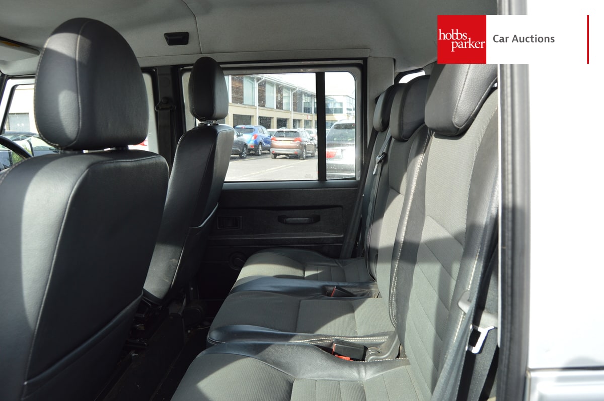 LAND ROVER DEFENDER 110 XS TD D/C image 14