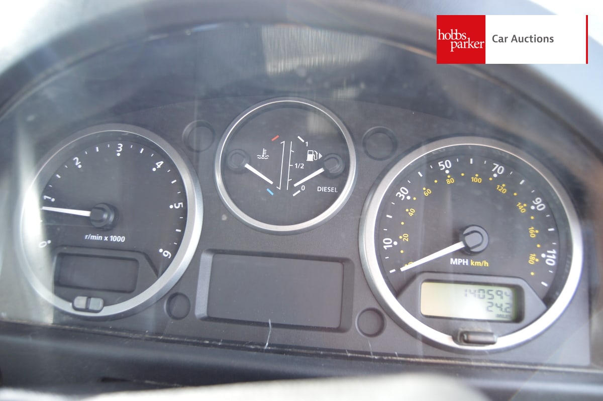 LAND ROVER DEFENDER 110 XS TD D/C image 17