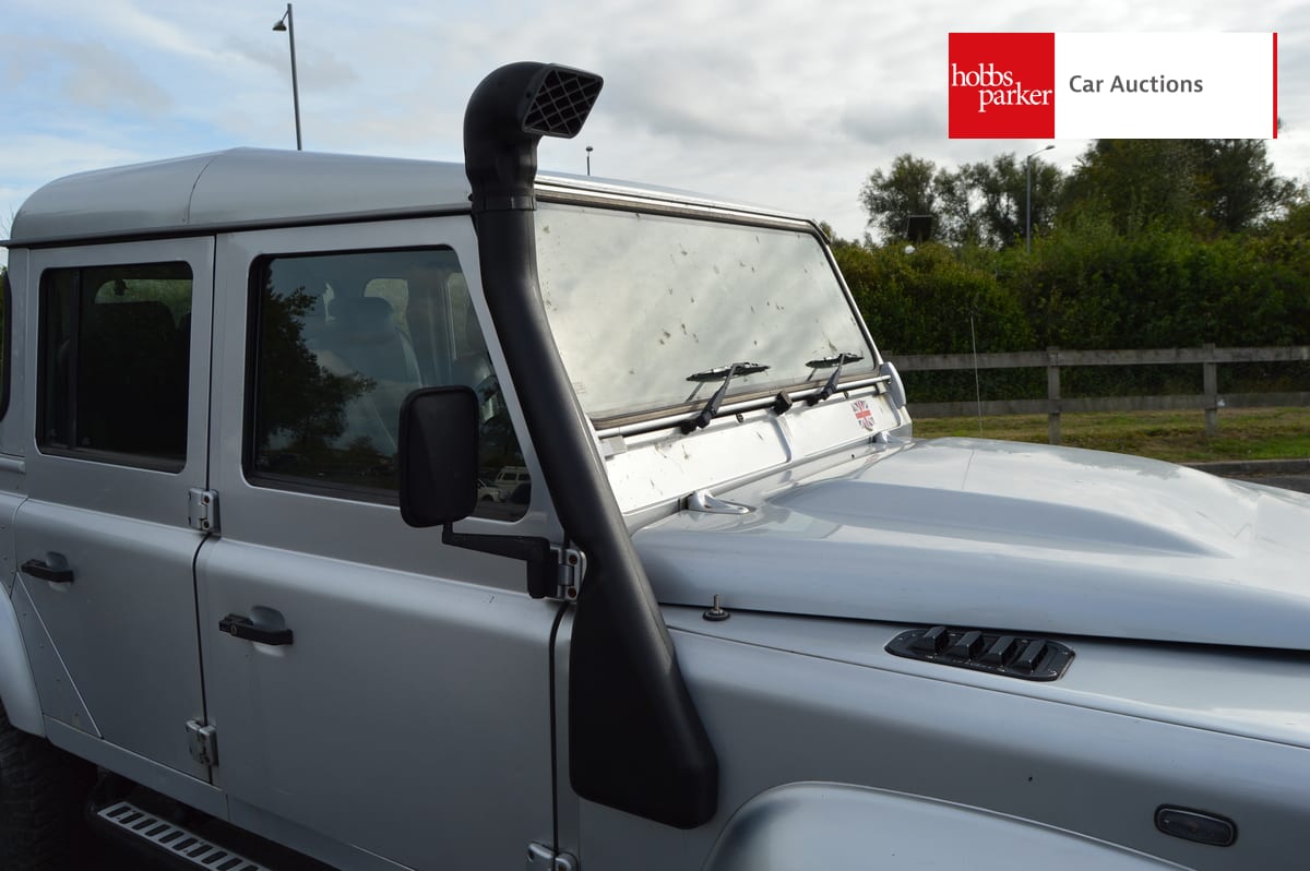 LAND ROVER DEFENDER 110 XS TD D/C image 18
