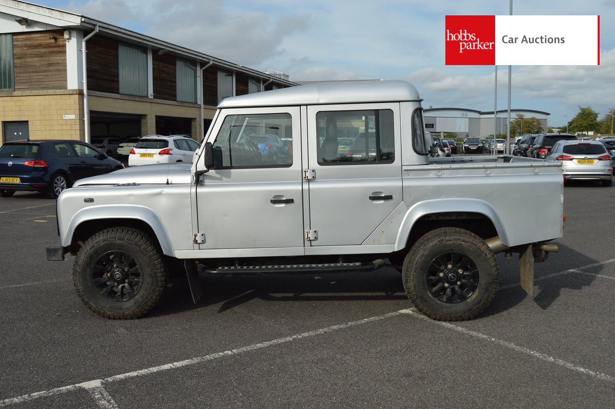 LAND ROVER DEFENDER 110 XS TD D/C image 6