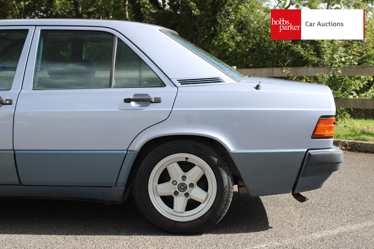 MERCEDES 190E AUTO image 11
