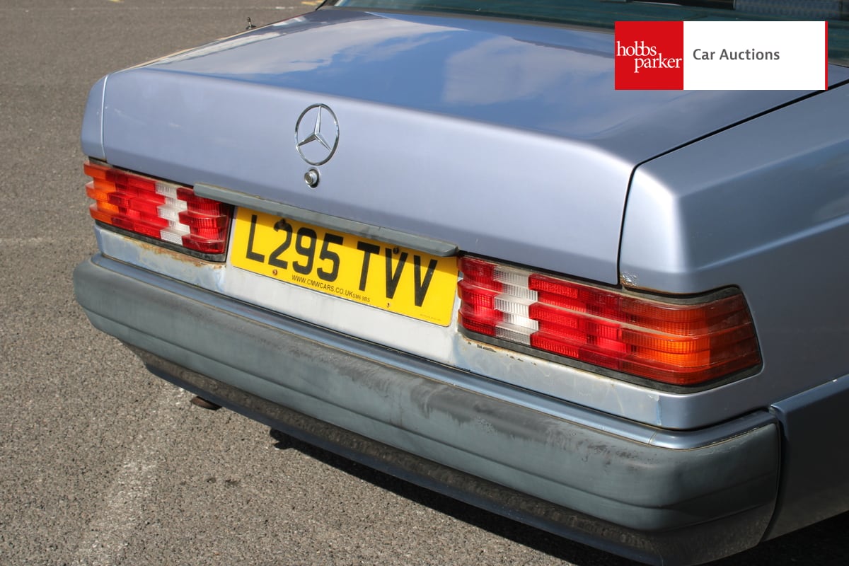 MERCEDES 190E AUTO image 12