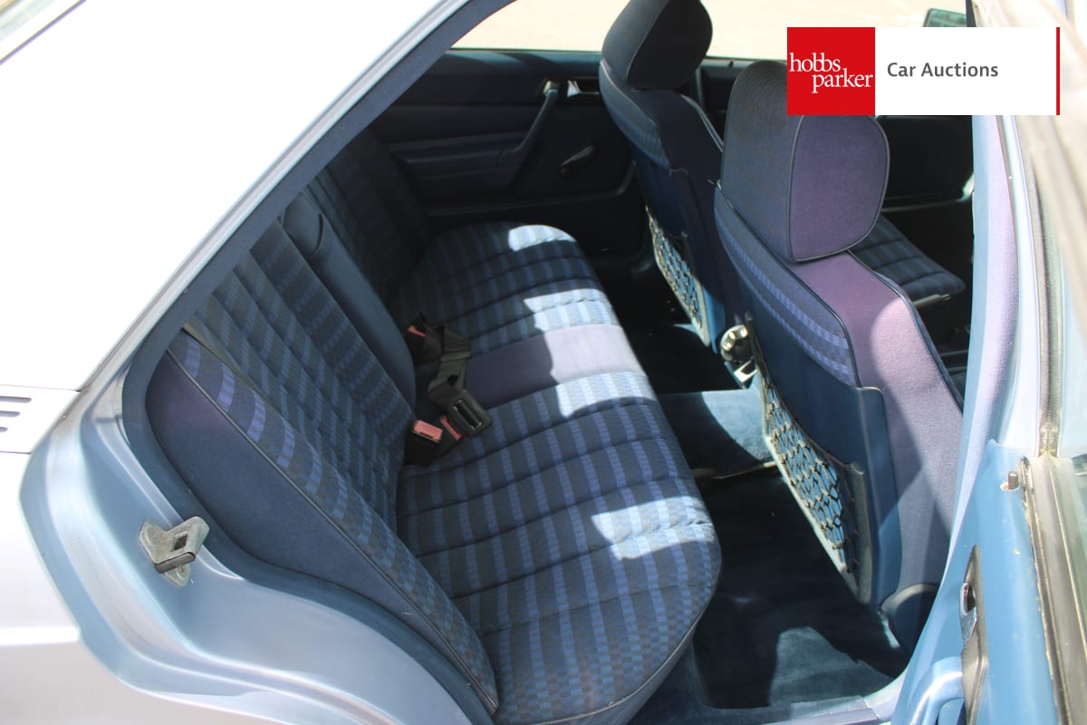 MERCEDES 190E AUTO image 17