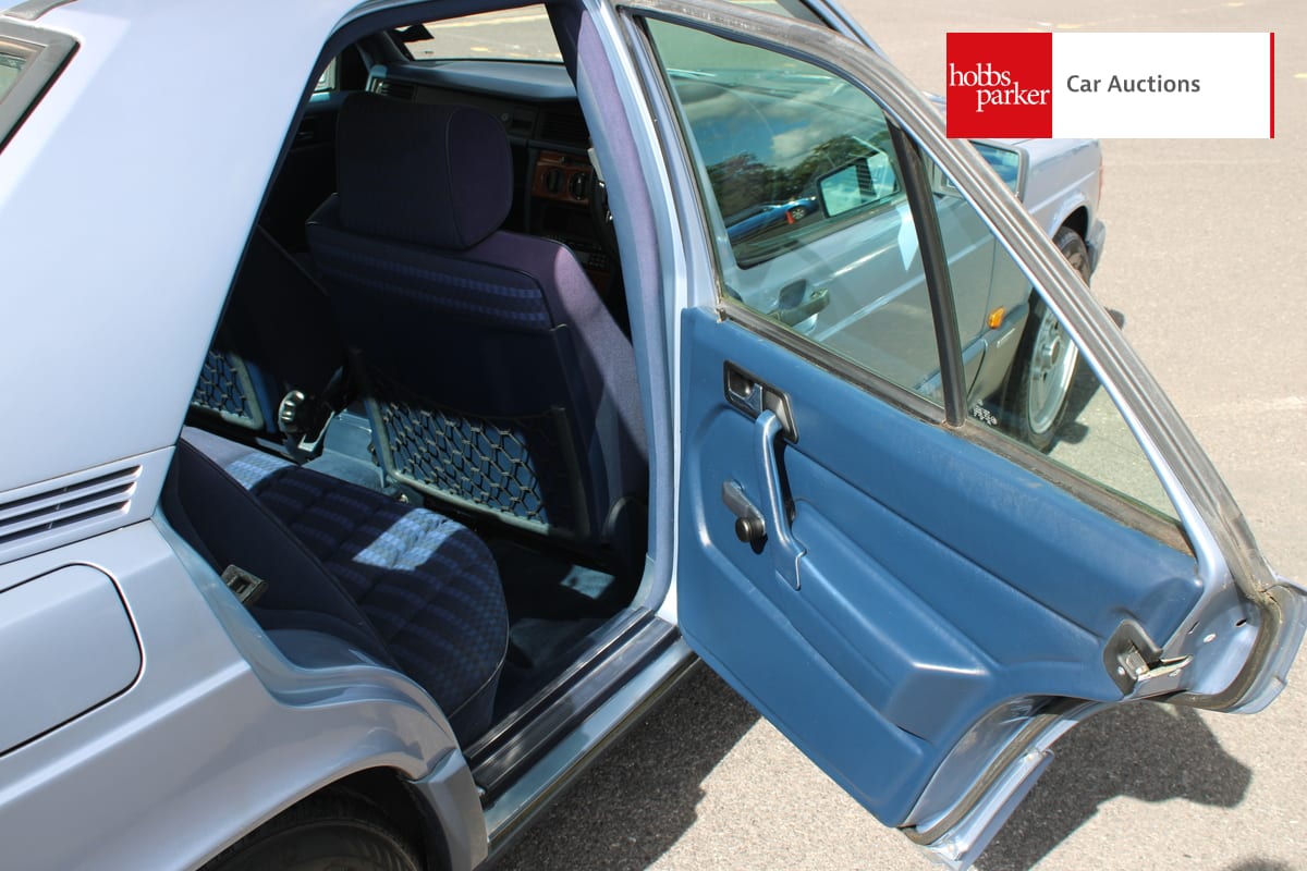 MERCEDES 190E AUTO image 18