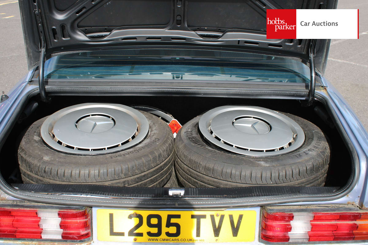 MERCEDES 190E AUTO image 19