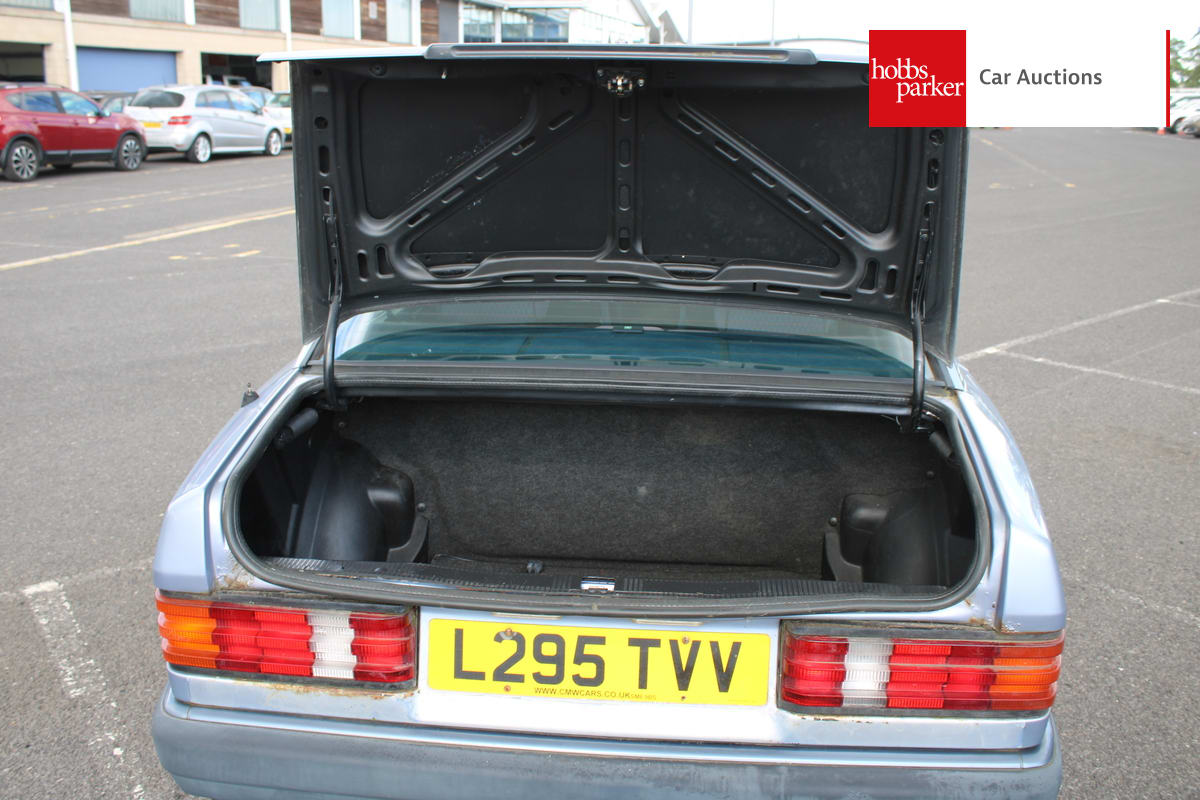 MERCEDES 190E AUTO image 21