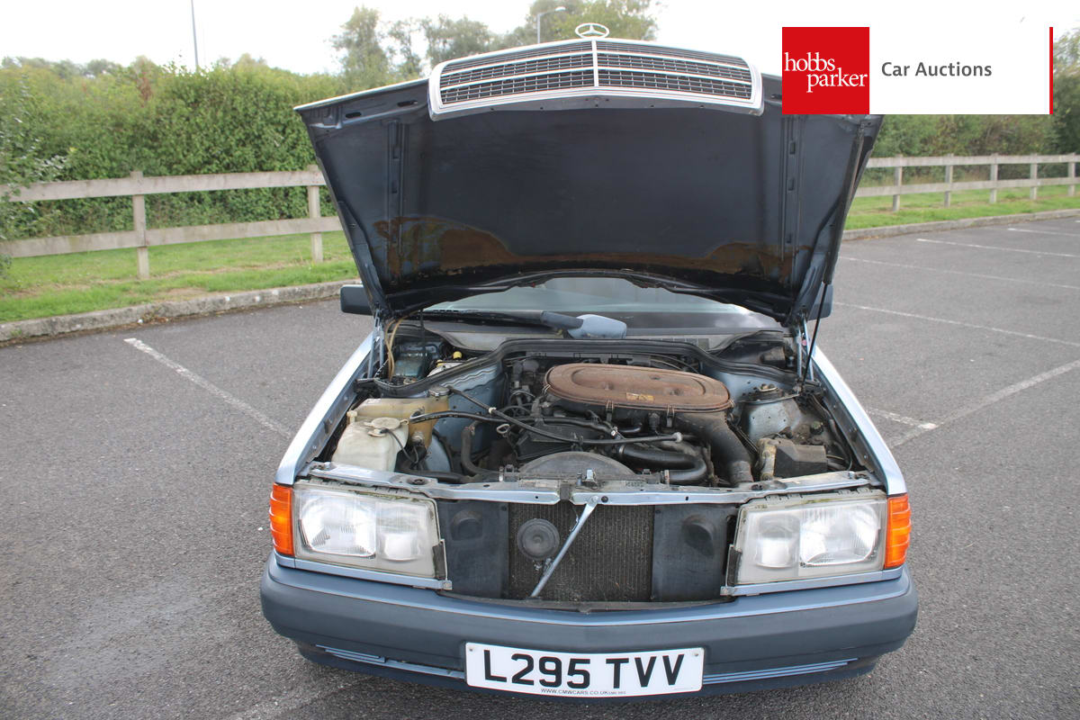 MERCEDES 190E AUTO image 32