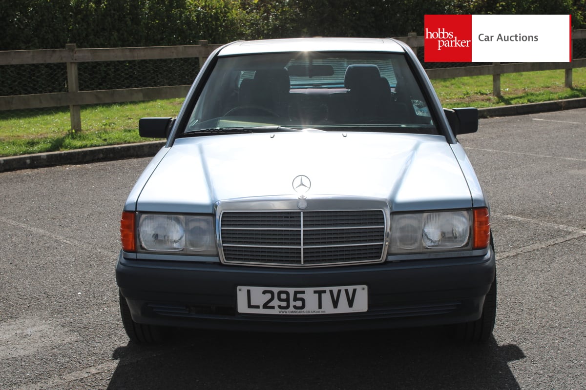 MERCEDES 190E AUTO image 8