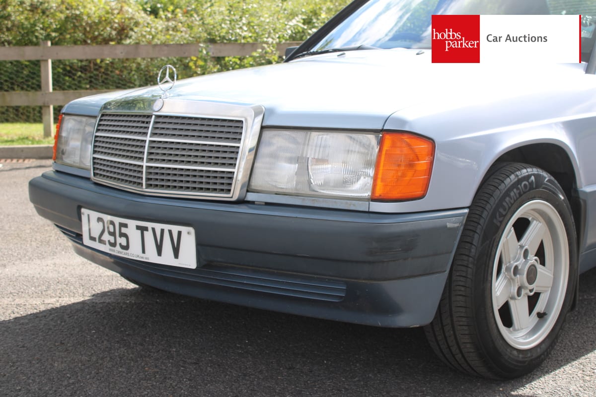 MERCEDES 190E AUTO image 9