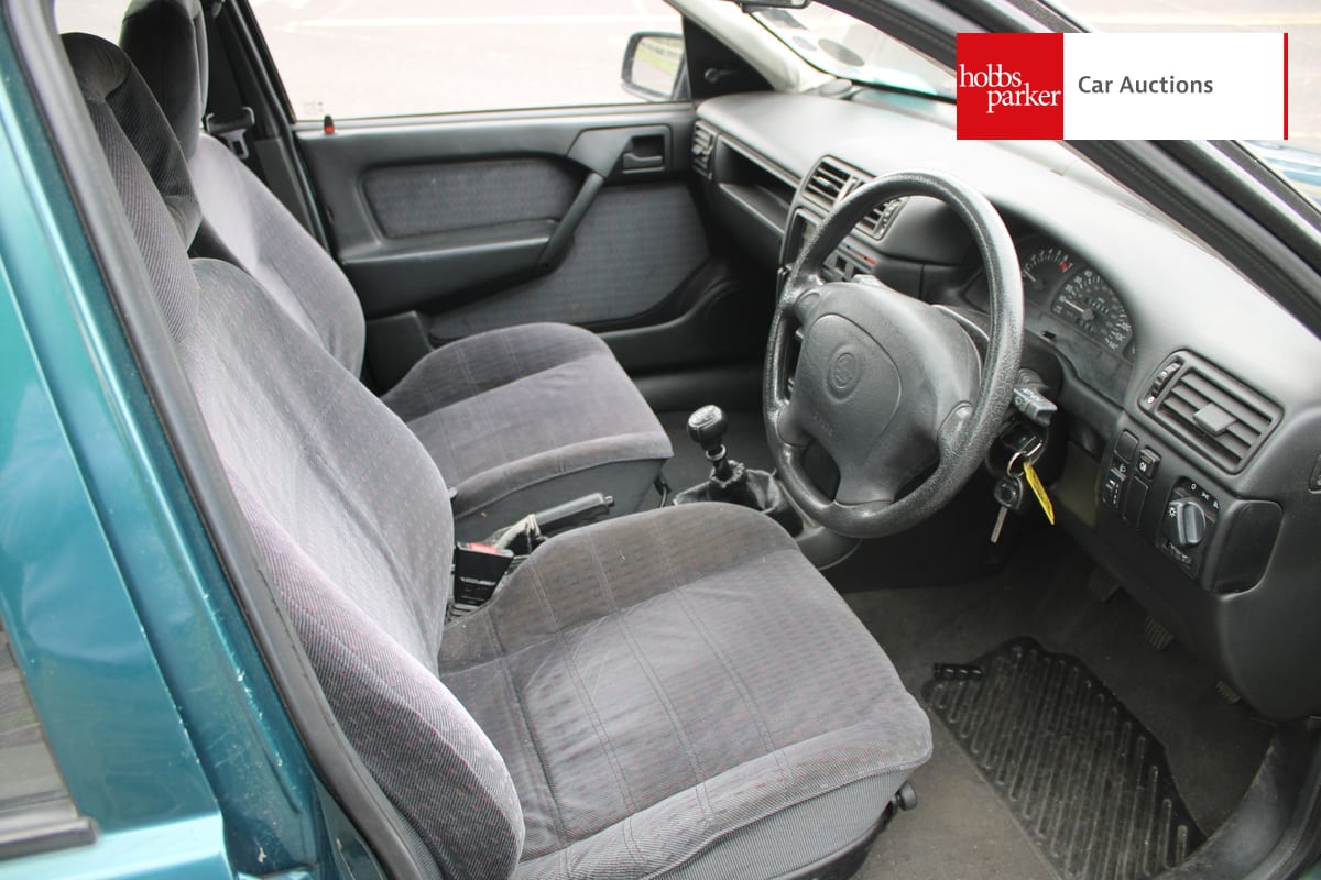 VAUXHALL CAVALIER LS 1.8 image 14