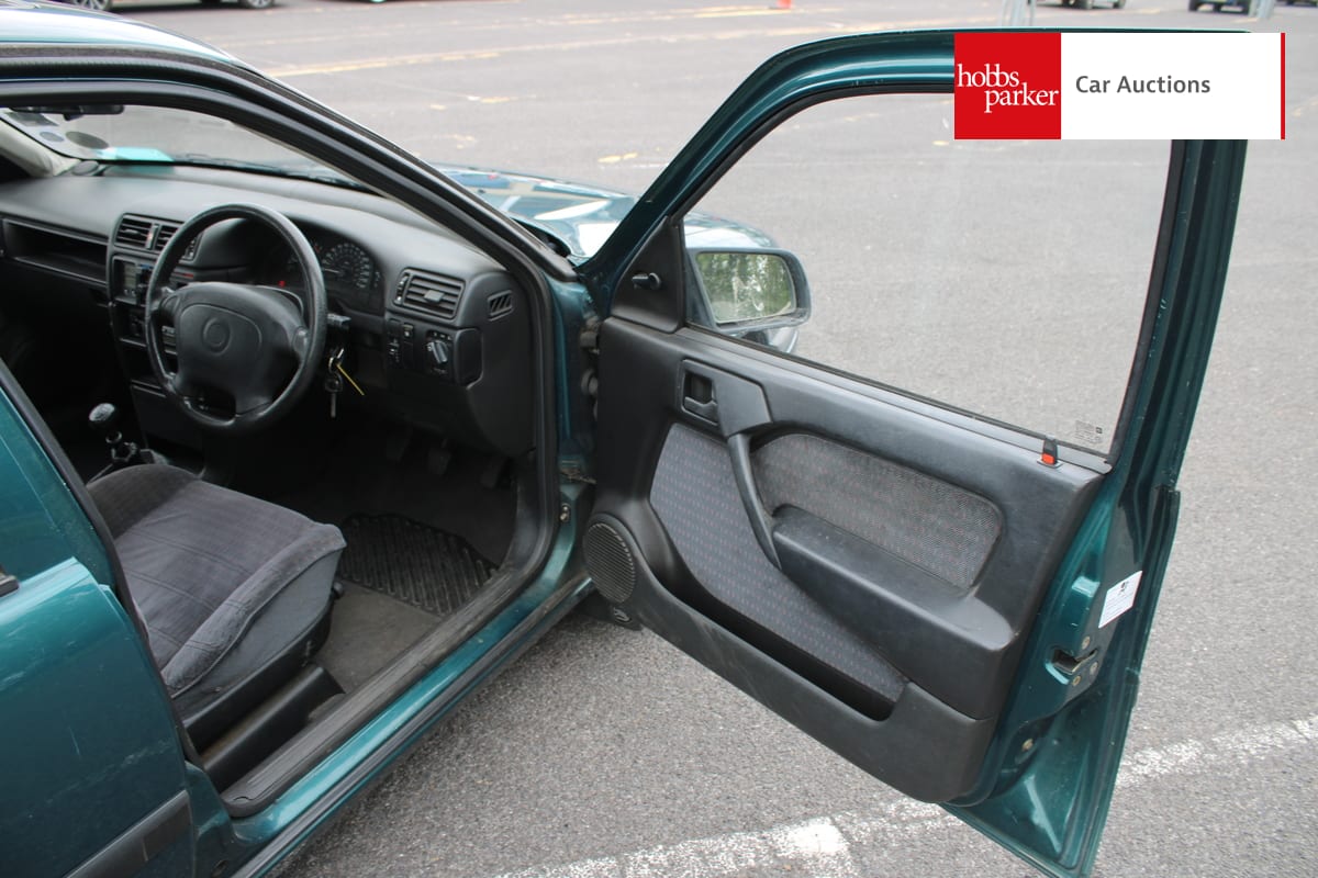 VAUXHALL CAVALIER LS 1.8 image 15