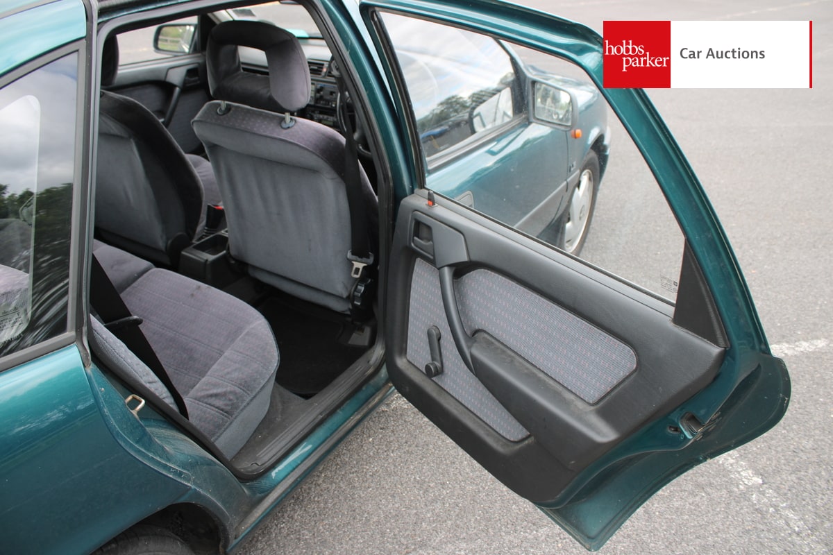 VAUXHALL CAVALIER LS 1.8 image 17