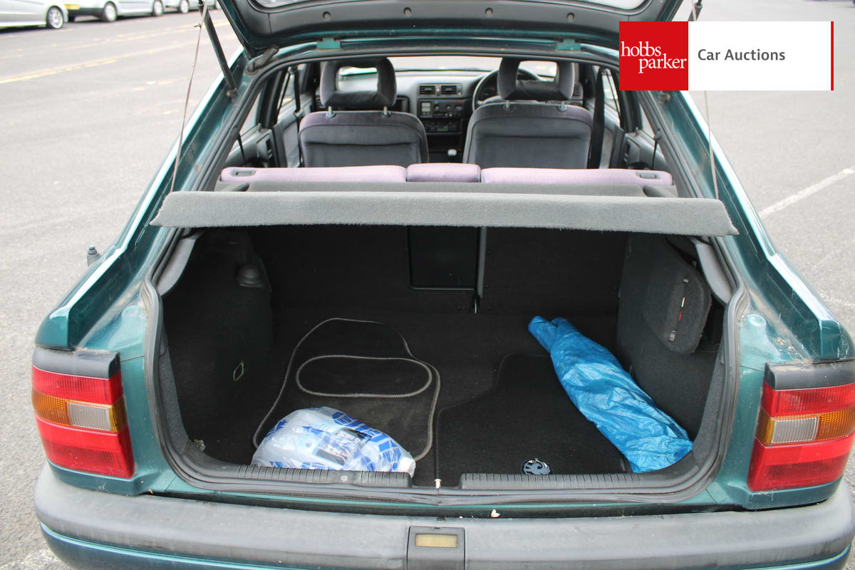 VAUXHALL CAVALIER LS 1.8 image 18