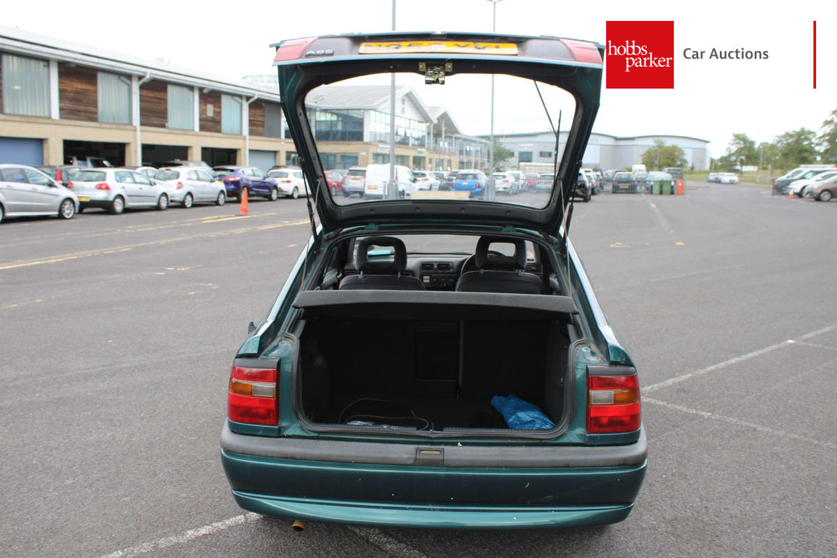 VAUXHALL CAVALIER LS 1.8 image 19