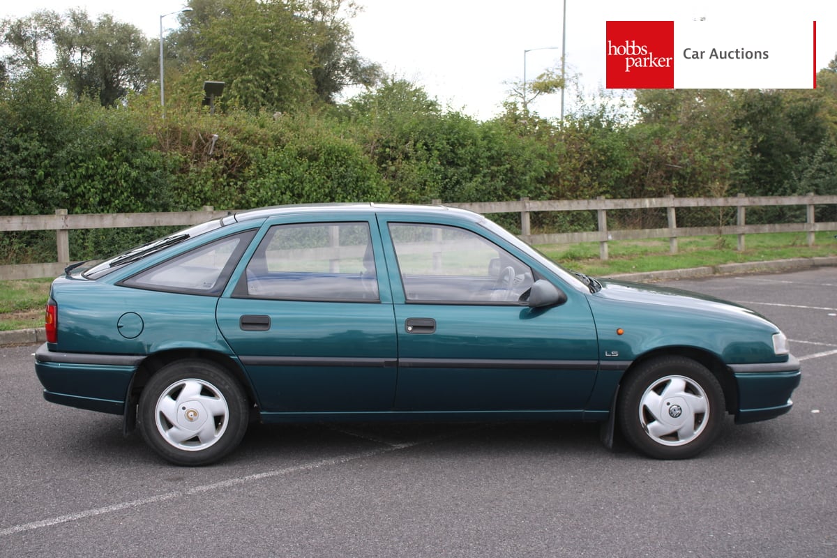 VAUXHALL CAVALIER LS 1.8 image 2