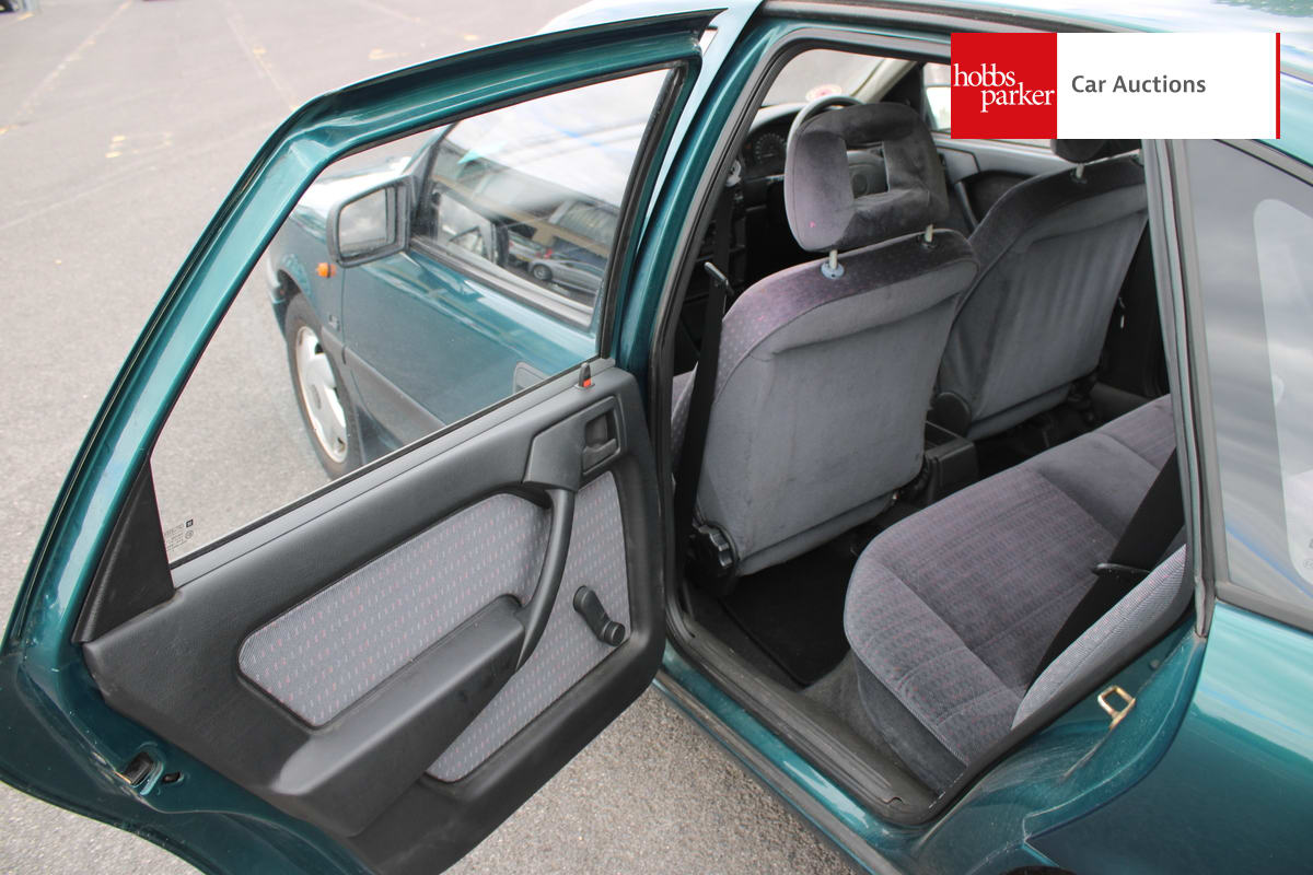 VAUXHALL CAVALIER LS 1.8 image 20