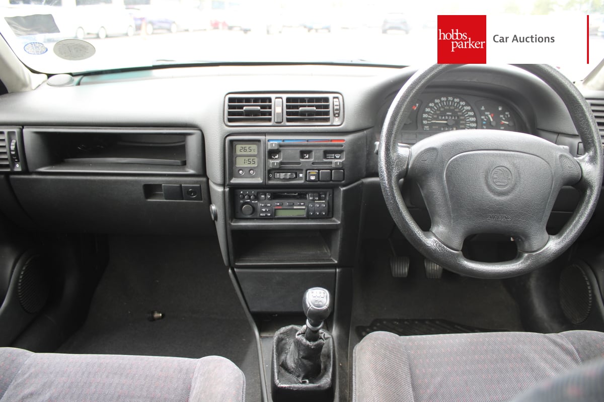 VAUXHALL CAVALIER LS 1.8 image 21