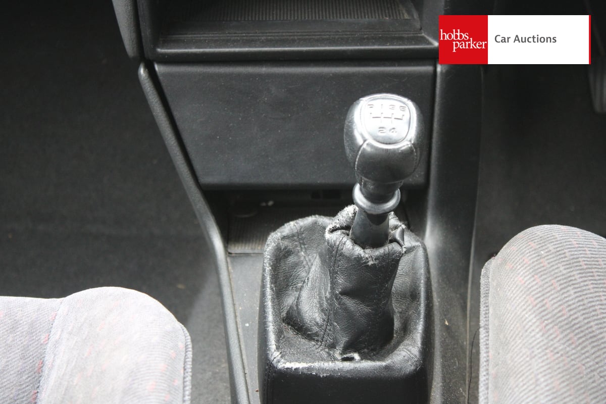 VAUXHALL CAVALIER LS 1.8 image 25
