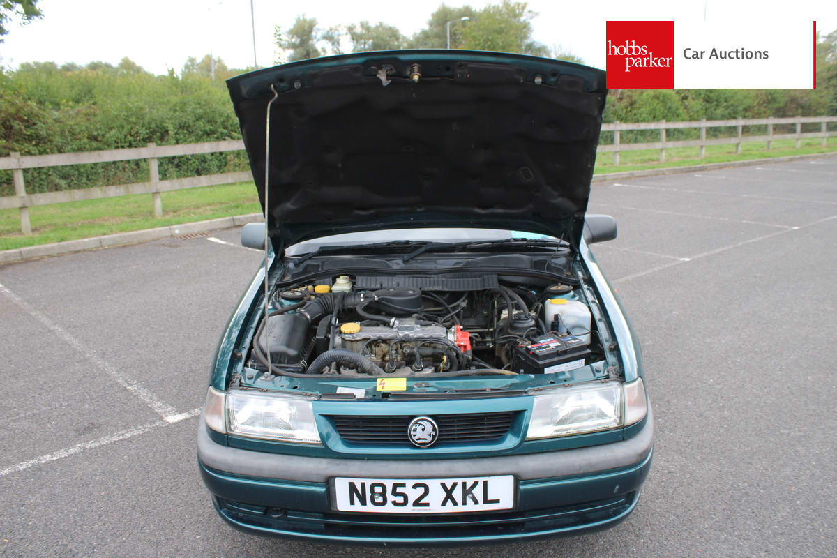 VAUXHALL CAVALIER LS 1.8 image 32